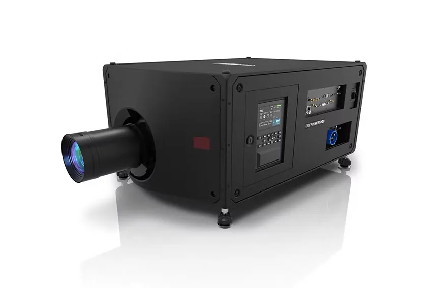 Projecteur professionnel noir avec objectif interchangeable et panneau de contrôle tactile sur fond blanc.